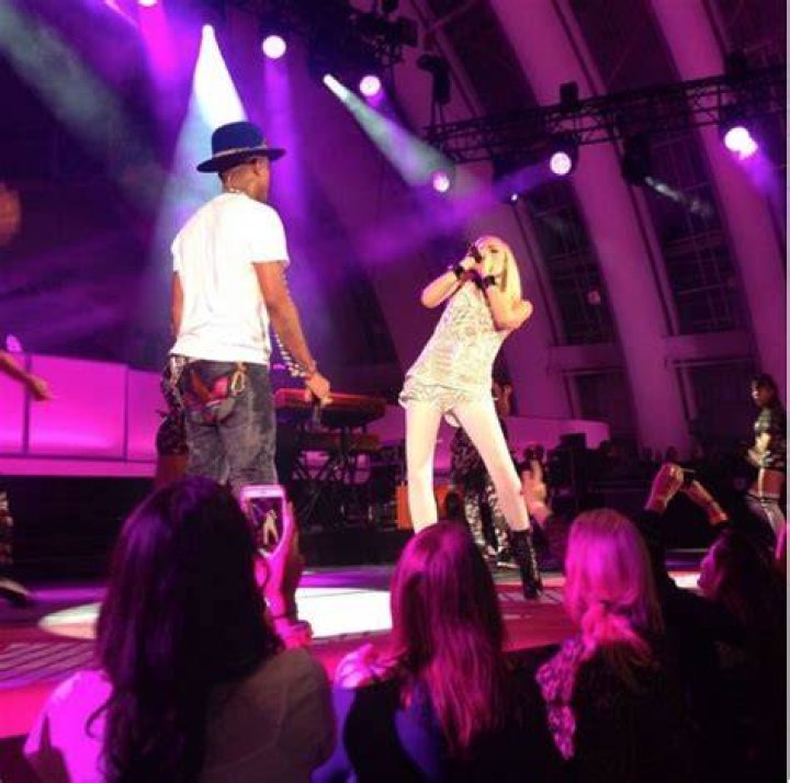 Holla!&nbsp;Pharrell Williams and Gwen Stefani took the stage together wowing the crowd
